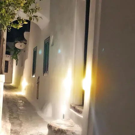The Luna * Emporio (Santorini)