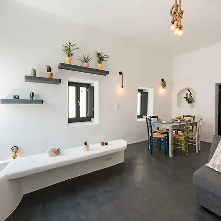 The Luna * Emporio (Santorini)