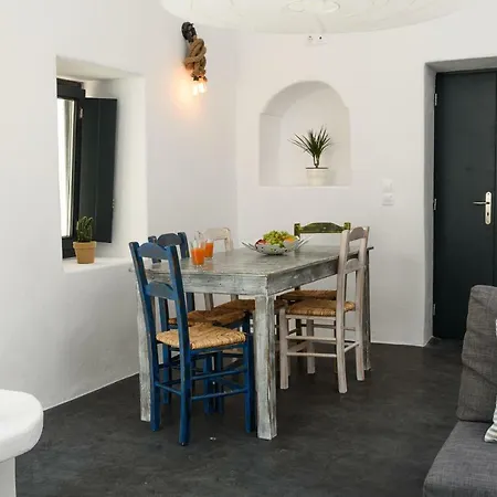 The Luna * Emporio (Santorini)