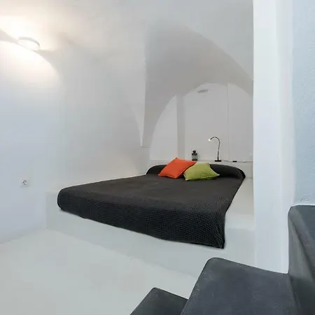 The Luna * Emporio (Santorini)
