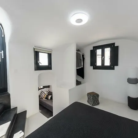 The Luna Villa Emporio (Santorini)